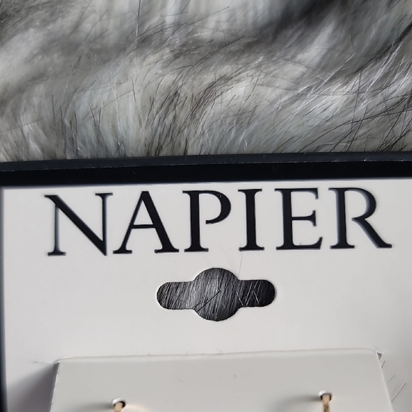 NWT Napier Green and Gold Beer Mug Earrings - Picture 3 of 6